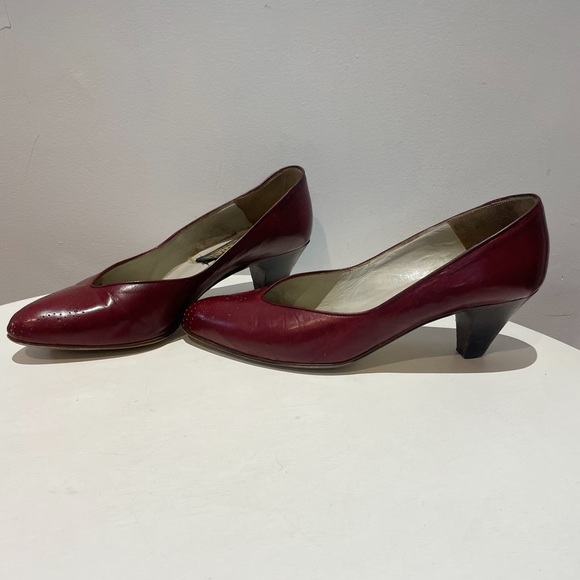Vintage 70s Nickels Oxblood/Burgundy Leather Pumps with Tooled Toe Design - Picture 8 of 12